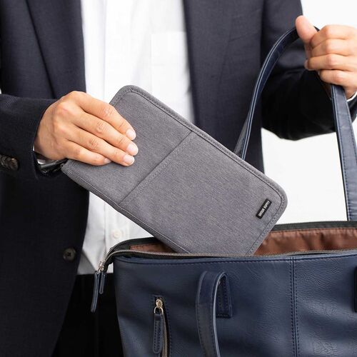 パスポートケース（トラベルオーガナイザー・おしゃれ・大容量・人気・おすすめ・男性・仕切り・収納・便利・スキミング防止・13ポケット・航空券対応・グレー）BAGIN032GY