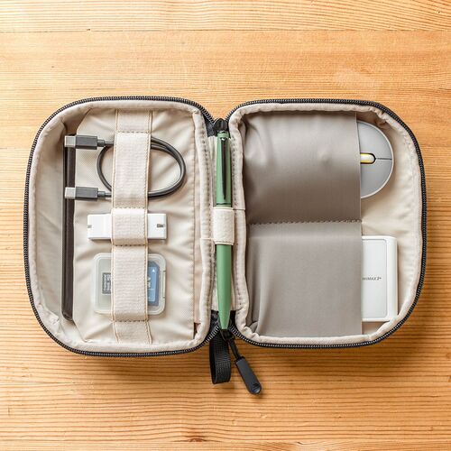 ガジェットポーチ（トラベルポーチ・旅行・出張・収納ポーチ・撥水生地・ダブルファスナー・自立・ブラック）