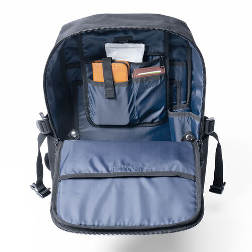 リュック（フラップ付き・ロゴレス・15.3インチ・PC収納・通学・通勤・カジュアル・多機能・メンズ・ビジネス・バックパック・大容量・24L・A4収納・ブラック）