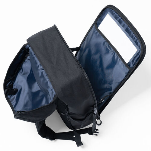 リュック（フラップ付き・ロゴレス・15.3インチ・PC収納・通学・通勤・カジュアル・多機能・メンズ・ビジネス・バックパック・大容量・24L・A4収納・ブラック）