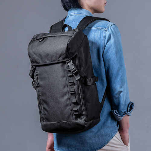 リュック（フラップ付き・ロゴレス・15.3インチ・PC収納・通学・通勤・カジュアル・多機能・メンズ・ビジネス・バックパック・大容量・24L・A4収納・ブラック）