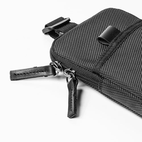 リュックベルト用スマホポーチ（ベルト取付・3通り設置可能・ブラック）