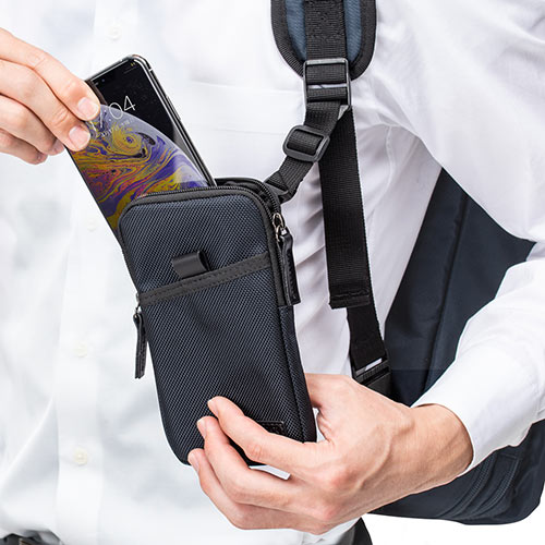 リュックベルト用スマホポーチ（ベルト取付・3通り設置可能・ネイビー）