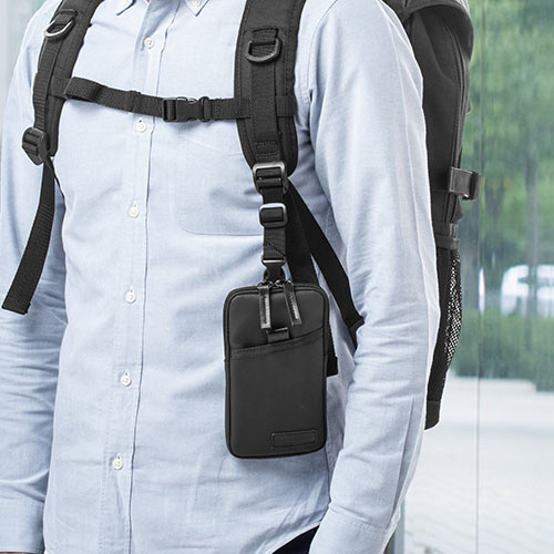 スマホポーチ（リュックベルト用・ベルト取付・3通り設置可能・耐水生地・ブラック） EZ2-BAGOP1WP