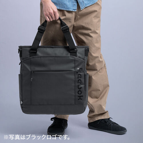 3WAYトートバッグ（Reebok・防水生地・手提げ・肩掛け・リュック・ショルダー・長さ調整・大容量20L・A4収納・ビジネストート・15.6インチPC対応・ロゴホワイト)