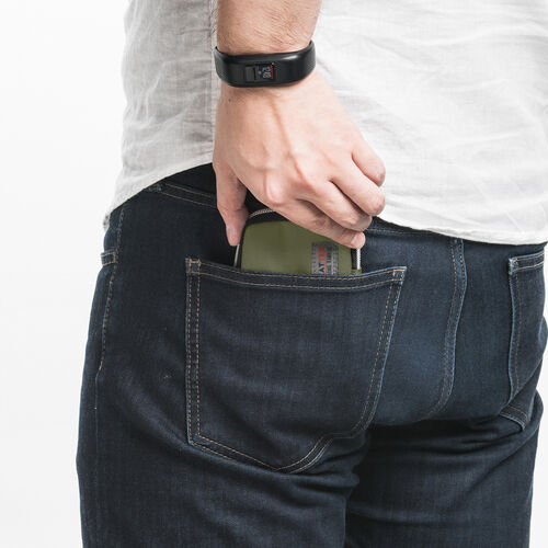 スマートキーケース（鍵・スマートキー・2個収納・カード2枚収納・外側ポケット・キーリング付き・カーキ）