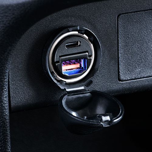 カーチャージャー（車載充電器・Type-C・Type-A・USB PD30W対応・5V/2.4A・急速充電・シガーソケット・12V/24V対応・コンパクト）