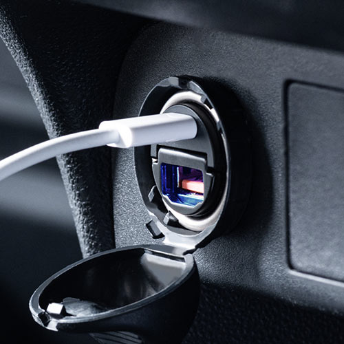 カーチャージャー（車載充電器・Type-C・Type-A・USB PD30W対応・5V/2.4A・急速充電・シガーソケット・12V/24V対応・コンパクト）