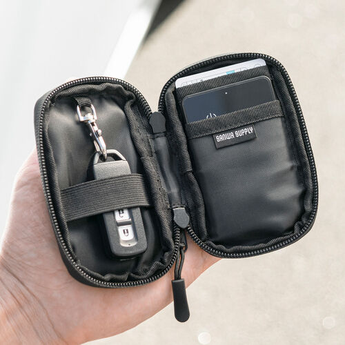 スマートキーケース（スマートキー1個収納・カード2枚収納・防水・防塵・止水ファスナー・キーリング付属・ベージュ）