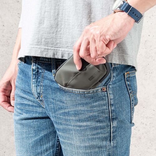 スマートキーケース（スマートキー2個収納・カード2枚収納・防水・防塵・止水ファスナー・外側ポケット付き・小銭入れ・キーリング付属・カーキ）