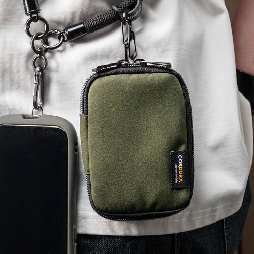 スマートキーケース（鍵・コーデュラ素材・スマートキー・2個収納・カード収納・外側ポケット・コンパクト・軽量・キーリングつき・カーキ）