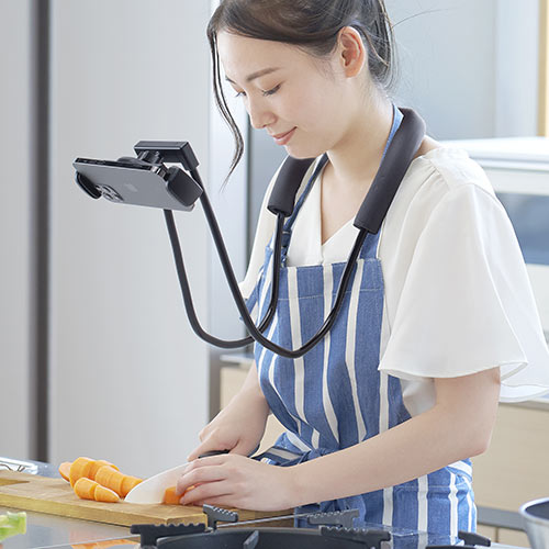 スマホホルダー(首掛け・動画視聴・タブレット・iPhone・iPad・撮影・腰取り付け・スタンド・フレキシブルアーム・ハンズフリー・角度調整)