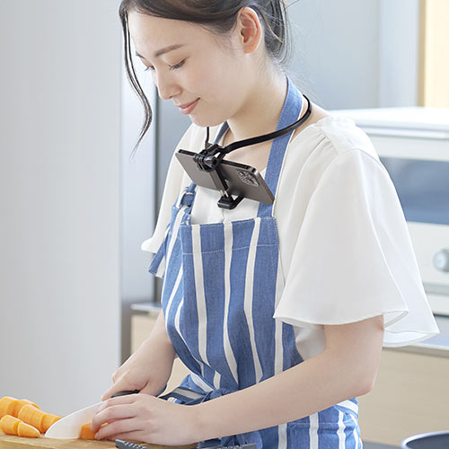 スマホホルダー(首掛け・動画撮影・YouTube・オンライン授業・ハンズフリー・角度調整) DGCAM033