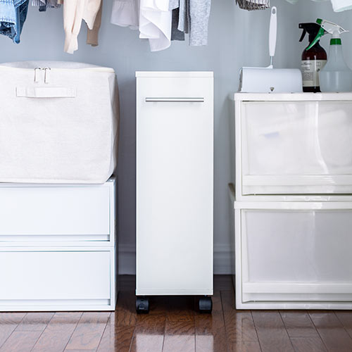 すきま収納ラック(３段・木製・キャスター付き・収納・スリムワゴン・カウンター下・幅20cm・奥行き55cm・コミック・漫画・CD・DVD・BD・ホワイト) FCD070W