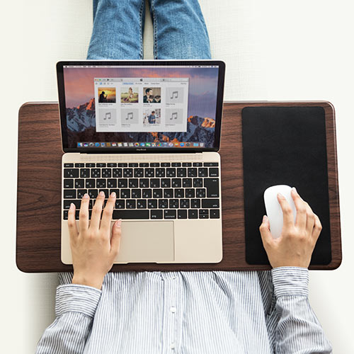 クッションテーブル（膝上・ノートパソコン・タブレット・ラップトップテーブル・木目・ワイド・マウスパッド）