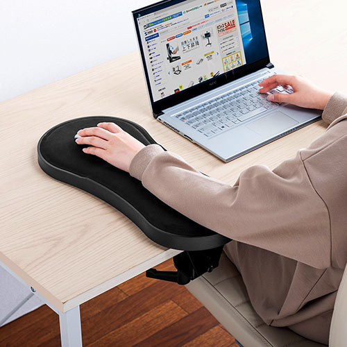 【アウトレット・中古・セール】マウステーブル（スライド式・パソコン・マウス・キーボード・肘置き・リストレスト・エルゴノミクス・クランプ取り付け・360度回転・ブラック）