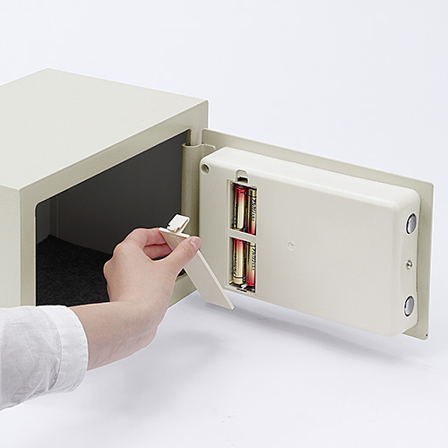 小型電子金庫(マイナンバー・セキュリティ―対策・家庭用・テンキー・鍵式・壁掛け対応・9.9リットル）