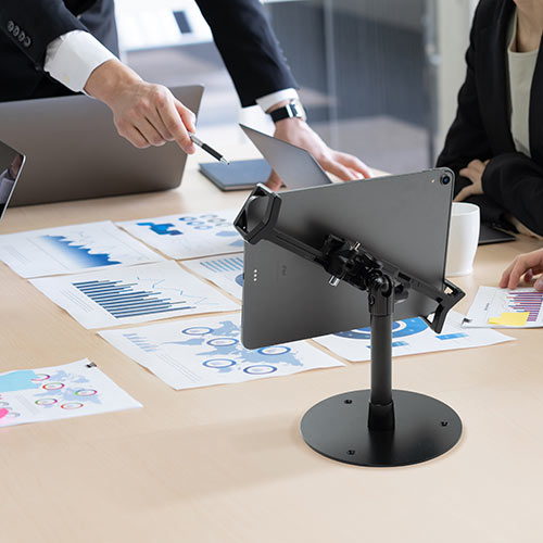 タブレットセキュリティ（タブレットスタンド・丸形台座・ワイヤー長1.8m・7～13インチ対応・厚み2.5cm・角度調整・ブラック）