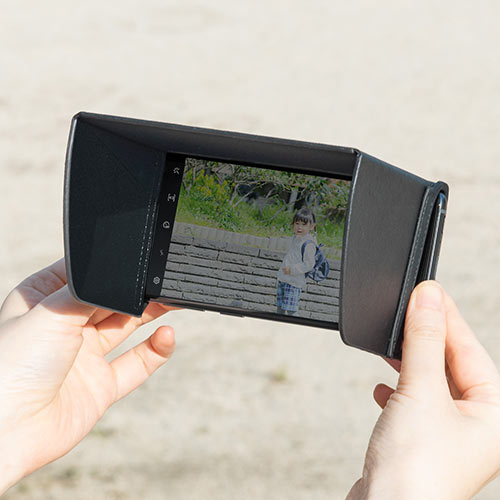 iPhone・スマートフォン用遮光フード（サンシェード・屋外用・日焼けフード・日光時見やすく・Mサイズ）