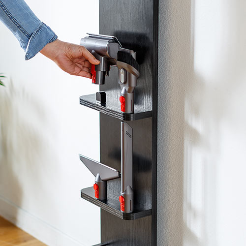 ダイソン用壁掛け収納スタンド（スティッククリーナー汎用スタンド・アタッチメント収納対応・収納ボックス付・木目・ブラック）