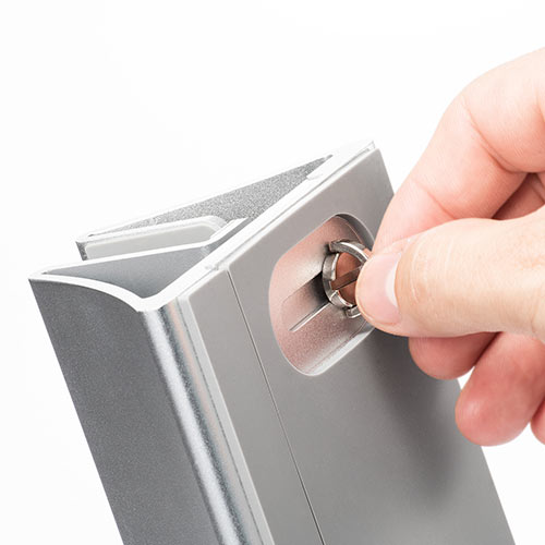 ノートパソコンスタンド（クラムシェルスタンド・MacBook・アルミ・スマホスタンド・縦置き・幅調節可）