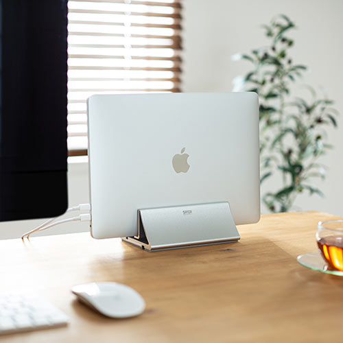 ノートパソコンスタンド（クラムシェルスタンド・MacBook・アルミ・スマホスタンド・縦置き・幅調節可）