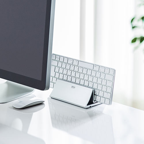 ノートパソコンスタンド（クラムシェルスタンド・MacBook・アルミ・スマホスタンド・縦置き・幅調節可）