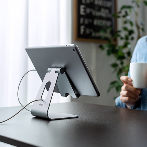 アルミスタンド（iPad・タブレット・無段階角度調整・ケース対応・4～13インチ対応・シルバー・ゲーム機） STN035