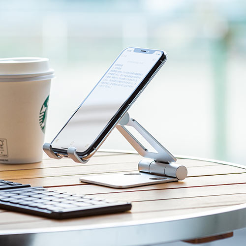 アルミスタンド（iPhone・スマートフォン・無段階角度調整・ケース対応・2関節・シルバー・ゲーム機・折りたたみ）STN036