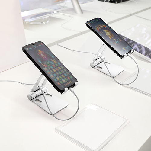 アルミスタンド（iPhone・スマートフォン・無段階角度調整・ケース対応・2関節・シルバー・ゲーム機・折りたたみ）STN036