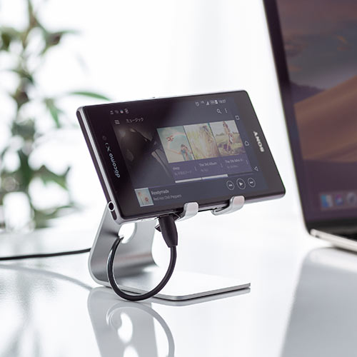 アルミスタンド（iPhone・スマートフォン・無段階角度調整・ケース対応・シルバー・ゲーム機・冷却） STN037