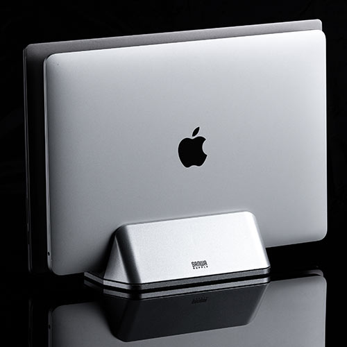 ノートパソコンスタンド（クラムシェルスタンド・2台収納・垂直・縦置き・幅調節可能・シルバー）