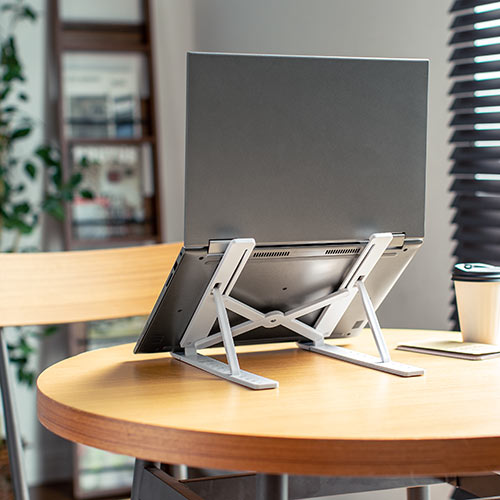 ノートパソコンスタンド 軽い 折りたたみ式 10段階 角度調整 斜め 放熱 姿勢改善 液タブ iPadスタンド ホワイト