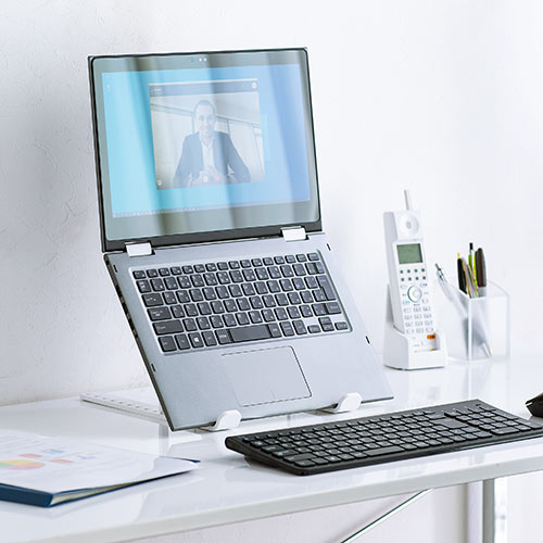 ノートパソコンスタンド 軽い 折りたたみ式 10段階 角度調整 斜め 放熱 姿勢改善 液タブ iPadスタンド ホワイト