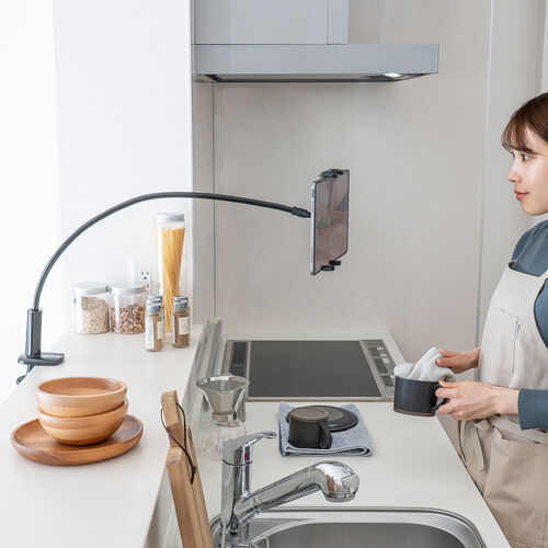 タブレットアームスタンド（フレキシブルアーム・自由自在・スマホアーム・クランプ固定式・デスクサイド・ベッドサイド・寝ながら・360度回転）