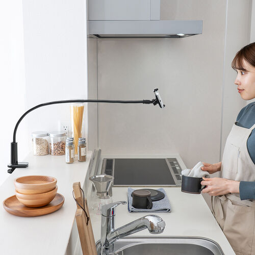 スマホホルダー（フレキシブルアーム・3.5～6インチまで対応・自由自在・スマホアーム・クランプ固定式・デスクサイド・ベッドサイド・寝ながら・360度回転）