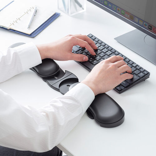 リストレスト（キーボード マウス兼用・ロング ショート 可変式・疲労軽減・幅約44.5cmから最大68cm・柔らかクッション・すべり止め付き・PU素材・ブラック）