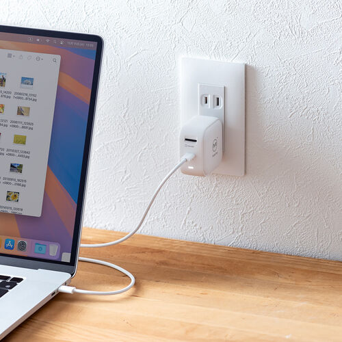 Qubii Power（USB-C・バックアップ ＆ 急速充電・iPhone対応・Android対応・microSD保存・カードリーダー・10年保証・ホワイト）