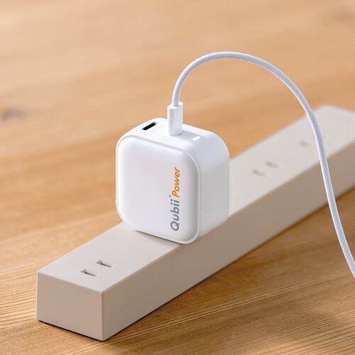 Qubii Power（USB-C・バックアップ ＆ 急速充電・iPhone対応・Android対応・microSD保存・カードリーダー・10年保証・ホワイト）