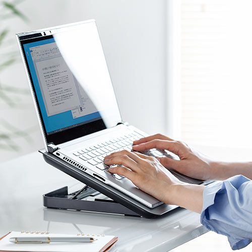 ノートパソコンクーラー（アルミ・冷却台・15.6インチ対応・USB給電・無段階風量調節・8段階角度調節・大型ファン・静音） CLN031