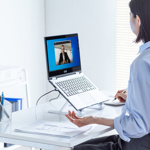 ノートパソコンクーラー（瞬間冷却・アルミ・ペルチェ素子・15.6インチ対応・USB給電・6段階角度調節・ストッパー付き・ホワイト）