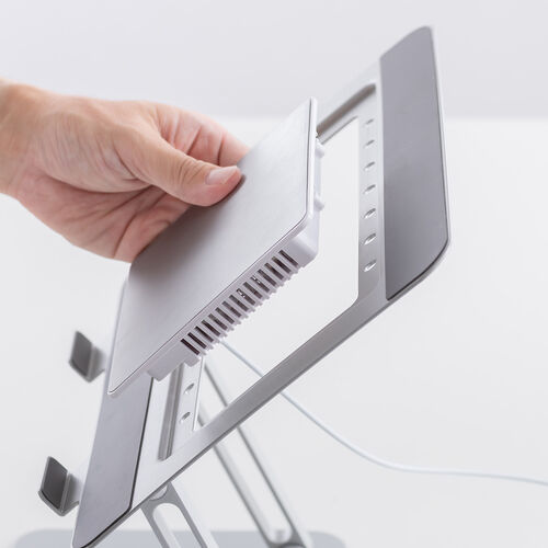 ノートパソコンクーラー（ペルチェ・冷却台・17インチ対応・USB PD給電・無段階角度調整・冷却位置調整）