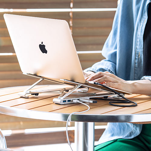 USBハブ付きノートパソコンスタンド（5段階調節 角度調整 姿勢改善 持ち運び 折りたたみ式 PCスタンド iPadスタンド）