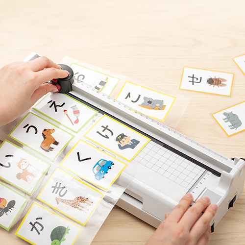ラミネーター（裁断機付き・コーナーカッター・A4・はがき・名刺・2本ローラー・100ミクロン・150ミクロン）