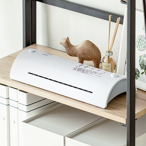 ラミネーター（A4対応・60秒フォームアップ・2本ローラー・パウチ加工・家庭用・業務用・メーカー・はがきサイズ・名刺サイズ・フィルム・おすすめ・人気 ） LM012 サンワサプライ