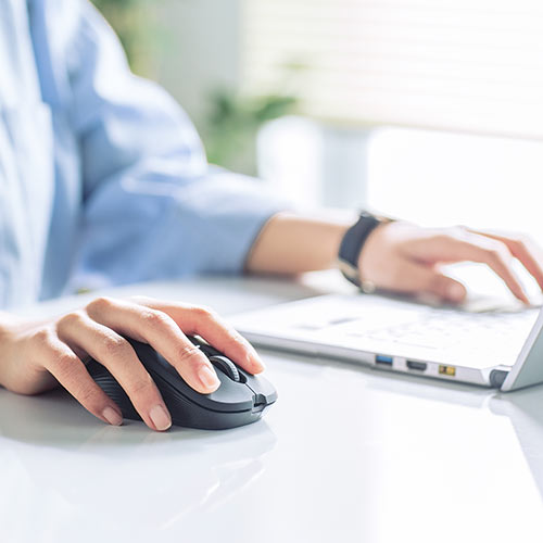 【アウトレット･訳あり・セール】ワイヤレスマウス（Bluetooth・ワイヤレス・ブルーLEDセンサー・5ボタン・左右対称・iPadOS対応・中型・おすすめ・ブラック） MABT158BK