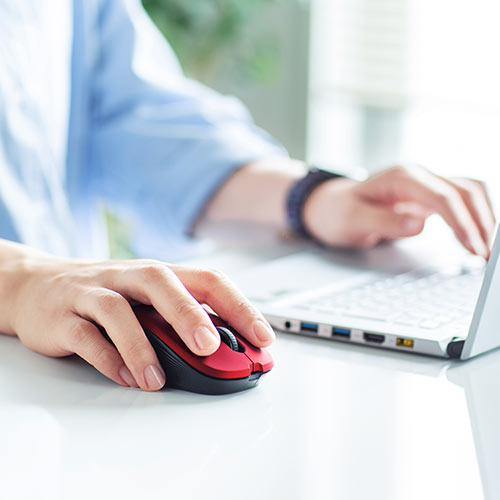 ワイヤレスマウス（Bluetooth・ワイヤレス・ブルーLEDセンサー・5ボタン・左右対称・iPadOS対応・中型・おすすめ・レッド）MABT158R