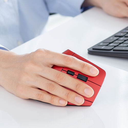 ワイヤレスマウス(Bluetooth・おすすめ・おしゃれ・人気・マルチペアリング・3台接続・エルゴノミクス・レシーバー・5ボタン・静音・電池式・レッド） MAWBT193R