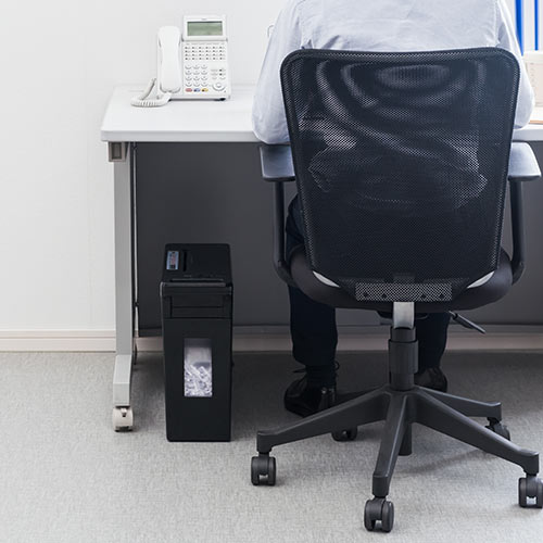 【アウトレット・中古・セール】コロコロシュレッダー（電動・クロスカット・キャスター・取っ手付き・A4・8枚細断・家庭用・ホッチキス対応・業務用・移動・デスクサイドシュレッダー）