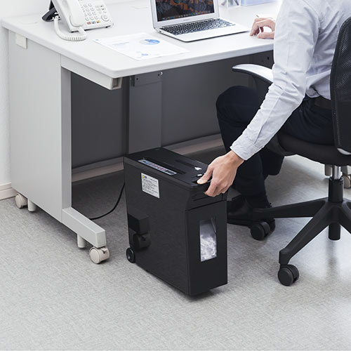 【アウトレット・中古・セール】コロコロシュレッダー（電動・クロスカット・キャスター・取っ手付き・A4・8枚細断・家庭用・ホッチキス対応・業務用・移動・デスクサイドシュレッダー）